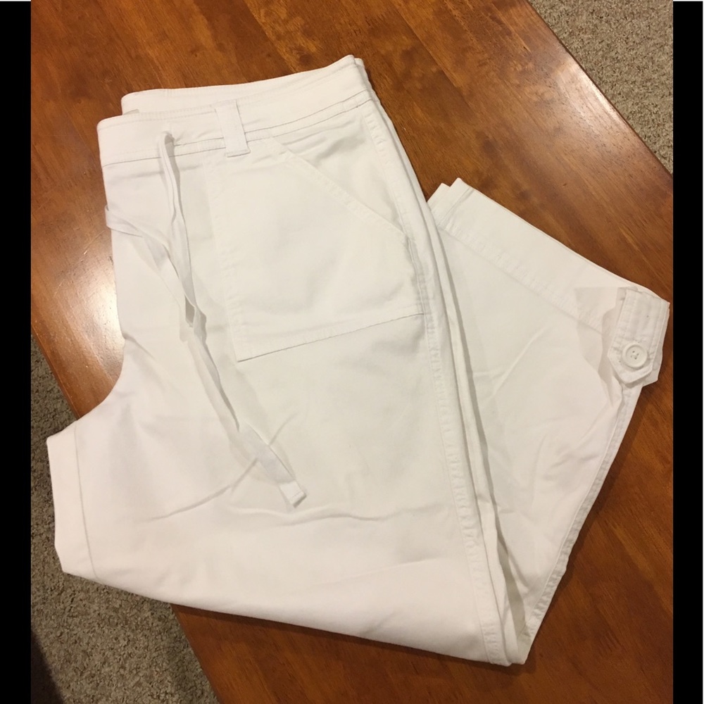 Jones New York White Capri’s